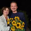 Der Direktkandidat der CSU, Peter Wachler, zieht in den Landtag ein und feiert mit seiner Mutter.