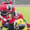 Die starke Defensive der Königsbrunner (rot) bringt so manchen Gegner in arge Bedrängnis.  