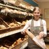 Ingrid Gruber hat die Bäckerei Linse mit vier Filialen in der Region übernommen. Die Ehringerin möchte wieder mehr traditionelle Rezepte mit natürlichen und regionalen Zutaten ausprobieren.  	