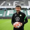 Testspiele des VfL Wolfsburg; 2021 in der Sommerpause: Termine, Gegner, Spielplan. Mark van Bommel ist der  Trainer der Wölfe.