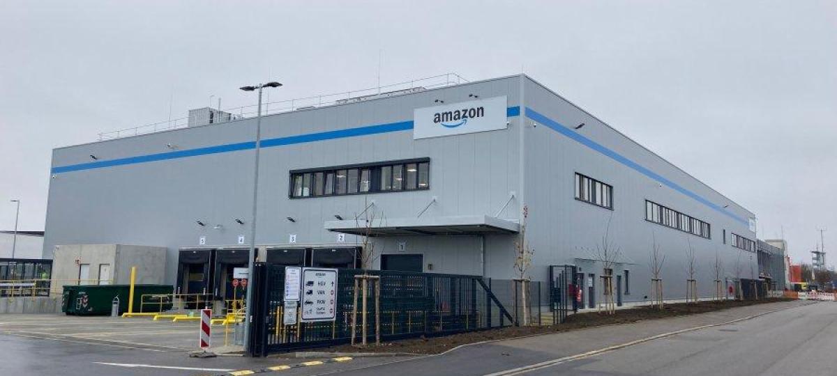 Feuerwehreinsatz beim Amazon-Verteilzentrum wegen gemeldeten Gefahrstoffaustritts