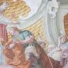 Selbstbildnisse aus allen Lebensjahrzehnten, mal in ein Büchlein gezeichnet, mal gut versteckt im Deckengemälde einer Kirche verewigt – sie lassen ahnen, wer er war, dieser Franz Martin Kuen aus Weißenhorn. Eine der Fresken des Meisters ist in der Kirche St. Laurentius in Attenhofen zu bestaunen. 	