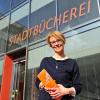 Die gebürtige Augsburgerin Tanja Erdmenger wird ab April neue Leiterin der Augsburger Stadtbücherei. Unter ihrer Führung soll sich im Bereich Digitalisierung einiges ändern. 	