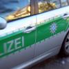 Eine zerschossene Glastür beschäftigte in Thannhausen die Polizei.