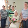 Die älteste Einwohnerin von Edenhausen, Maria Waldecker, feierte ihren 95. Geburtstag. Unser Bild zeigt sie zusammen mit ihren Töchtern von links Angelika Merk, Irmgard Müller und Hildegard Donderer. Hinten steht ihre Schwester Schwester Irma Fischer.