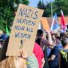 Demonstranten bei einer Demonstration gegen den Landesparteitag der AfD Niedersachsen in der Congress Union Celle.