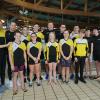 Das Wettkampf-Schwimmteam des TSV Gersthofen beim International Swim Meeting in Erlangen: (hinten von links) Anna Grimm, Katharina Marb, Fabienne Frohn, Martin Schmid, Jonas Zimmermann, Frank Kurmyshkin, Tamas und Akos Oroszlamos und Trainerin Irina Bychkova, (vorne von links) Lena Schweiger, Jasmin Hübler, Klara Werner, Irina Kluge und Emilio Hopfinger. Es fehlt Jannik Schreiber. 	