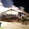 Eine Lagerhalle ist am Sonntagabend in Weißenhorn durch ein Feuer schwer beschädigt worden. 
