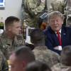 Donald Trump bei einem Besuch der amerikanischen Truppen auf der Bagram Air Base nördlich von Kabul im Jahr  2019.
