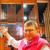 Orgelbaumeister Siegfried Schmid hat die Generalsanierung der Orgel im Kongress am Park in Augsburg vorgenommen.