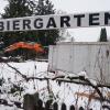 Eine Biergartentradition in Aichach verschwindet. Beim "Orient-Express" an der Bahnhofstraße ist schweres Abbruchgerät aufgefahren.