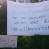 Mit Transparenten protestierten einige Bieselbacher gegen die Vollsperrung für den Triathlon.