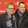 Elton Johns (links) Ehemann David Furnish ist stinksauer über Madonnas Golden Globe-Gewinn. Seinem Ärger machte Furnish via Facebook Luft.
