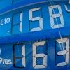 Viele Autofahrer wollen den teuren Biokraftstoff E10 nicht tanken. Der ADAC fordert mehr Alternative an der Zapfsäule.