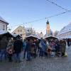 Trotz des eisigen Wetters genossen viele Besucher und Besucherinnen
den Nikolausmarkt in Pöttmes.