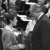 29. März 1983, Nordrhein-Westfalen, Marieluise Beck gratuliert Helmut Kohl nach dessen Wahl zum Bundeskanzler.
