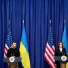 Wolodymyr Selenskyj, Präsident der Ukraine, nimmt an einer Pressekonferenz mit Kamala Harris teil.