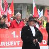 Demonstration der Gewerkschaften zum Tag der Arbeit: Mit dabei in Augsburg war auch der bayerische DGB-Chef Matthias Jena (Mitte, rote Jacke). 