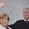 Horst Seehofer und die CSU stellen sich demonstrativ hinter Angela Merkel. (Symbolbild)