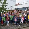 Über 80 Kinder nahmen am Stadtbauspiel des Gersthofer Ferienprogramms teil. Mit ihren Betreuer/innen versammelten sie sich vor dem Rathaus.