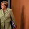 Die Mehrheit der Deutschen sieht die Glaubwürdigkeit von Kanzlerin Merkel durch die BND-Affäre gefährdet.