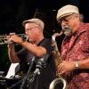 Sie spielen, als würden sie miteinander plaudern: Dave Douglas (links) und Joe Lovano beim Konzert im Botanischen Garten. 