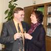 Darauf ein Gläschen Sekt: Zusammen mit Ehefrau Jutta feierte Konrad Barm seine Wiederwahl.  
