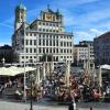 Am Augsburger Rathausplatz ist einiges geboten - manchen ist es zu viel.