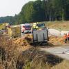 Auf der A8 geriet bei Adelzhausen ein Heutransporter in Brand.