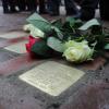 Stolpersteine für Nazi-Opfer, die in Meitingen wohnten, wurden bereits vom Künstler Demnig dort in den Boden eingelassen. Sie erinnern unter anderem an Dr. Max Josef Metzger, der wegen seines Einsatzes für den Frieden schließlich 1944 durch das Fallbeil hingerichtet wurde. 