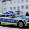 Zwei maskierte Männer haben sich am Samstagmittag auf dem Firmengelände von Autokontor Bayern aufgehalten. Die Polizei ermittelt.  