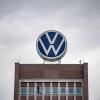 Europas größter Autobauer Volkswagen bereitet seine Belegschaft auf Einschnitte auch beim Personal vor.