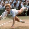 Wimbledon 1985: Boris Becker macht nicht nur den Hechtsprung auf dem Tennisplatz populär, sondern gewinnt auch als bislang jüngster Spieler das Grand-Slam-Turnier auf dem legendären Rasen. 	