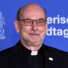 Prälat Lorenz Wolf sieht sich Rücktrittsforderungen gegenüber: Er soll sein Amt als Vorsitzender des BR-Rundfunkrats aufgeben.