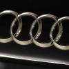 Die Ringe vom Audi-Logo, aufgenommen in einer Garage.