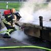 Die Neu-Ulmer Feuerwehren haben am Montag einen brennenden Anhänger auf der Bundesstraße zwischen Neu-Ulm und Senden gelöscht. 