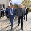 Als ein positives Zeichen wertete Bürgermeister Toni Brugger, dass Bayerns Gesundheitsminister Klaus Holetschek (links) Thierhaupten besuchte. 