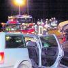 In den Trümmern dieses Autos (im Bild hinten rechts) starb am gestrigen Abend eine 56-jährige Pkw-Lenkerin auf der DLG 12 zwischen Gundelfingen und Bächingen. Ein 18-jähriger Fahranfänger war zuvor ins Schleudern geraten. Foto: von Neubeck