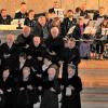 Der gemischte Chor des Burlafinger Gesangvereins (vorne), der Musikverein (hinten) sowie der Chor Ton-Art traten am Sonntag auf.  	