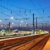 Fernzug am Augsburger Hauptbahnhof: Die Pünktlichkeit ist schlechter geworden.