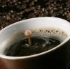 Kaffee ist der Klassiker unter den berauschenden Lebensmitteln. Das Koffein regt den Kreislauf an, fördert die Konzentration. Aber Vorsicht: Zu viel davon verursacht Herzrasen.
