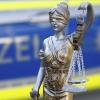 Nach einer Messerattacke auf ihren Ex-Freund hat das Landgericht Ingolstadt nun eine 21-Jährige und einen Begleiter verurteilt.