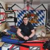 Florian Köbach, 21, in seinem Jugendzimmer. Er wohnt schon lange bei seinem Pflegevater. Irgendwann will er ein eigenes kleines Häuschen.  	