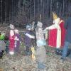 Bei der Waldweihnacht der Aystetter Schützen gab es für die Kinder Geschenke vom Nikolaus.  
