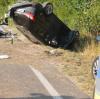 Zwei Erwachsene und ein Kind saßen in dem Auto, das sich auf der B2 bei Bäumenheim nach einem Unfall überschlug. 