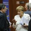 Kanzlerin Merkel im Gespräch mit EZB-Chef Mario Draghi (L) und Italiens Regierungschef Monti. 