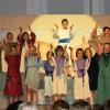 Die Kinderkantorei von Sankt Georg hat gleich vier Mal das Musical „Auf den Spuren von Jesus“ auf die Bühne des Gemeindezentrums gebracht. Darin sucht ein Sohn eines Weisen aus dem Morgenland nach Jesus und lernt dabei dessen Geschichte kennen. 	