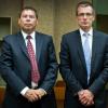 Der Ex-MAN Vorstand Anton Weinmann (links) steht neben seinem Anwalt Holger Matt im Landgericht in München. Der Manager weißt alle Vorwürfe von sich.  