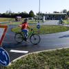 Auf dem Verkehrsübungsplatz in Kutzenhausen können Kinder den sicheren Umgang mit dem Fahrrad trainieren. Sie lernen dort auch die Verkehrszeichen kennen und üben das Verhalten im Straßenverkehr. 	