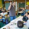 Immer mehr Flüchtlingskinder gehen in bayerische Schulen. Jetzt soll es 1100 neue Stellen für Lehrer im Freistaat geben.